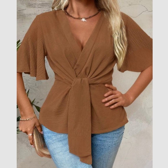 Luxe twist front blouse - Picture 16 of 16